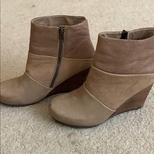 Boutique platform booties. Boutique unique. 8